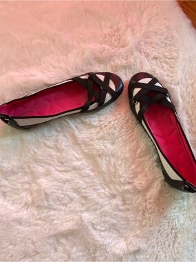 Adrienne Vittadini Black and White Flat with Pink Insole